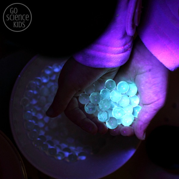 Glowing water beads