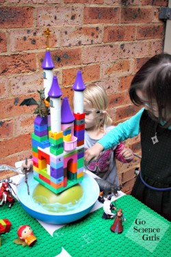 Fun Science Princess castle imaginative play with foaming moat