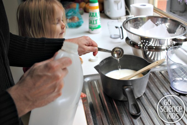 Adding vinegar to the heated milk