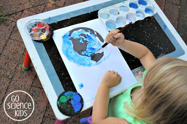 Painting the earth's oceans blue around north america